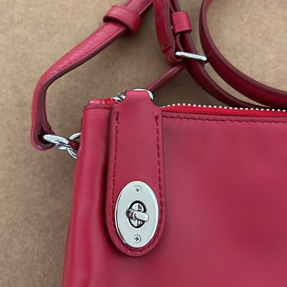 Coach Smith Crosby Red Silvertone Hardware Double Zip Leather Crossbody - Picture 4 of 16